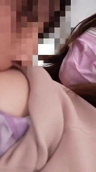 Față - Tânăra Doamnă Elite păstrează masca într-o sesiune privată de ejaculare înăuntru