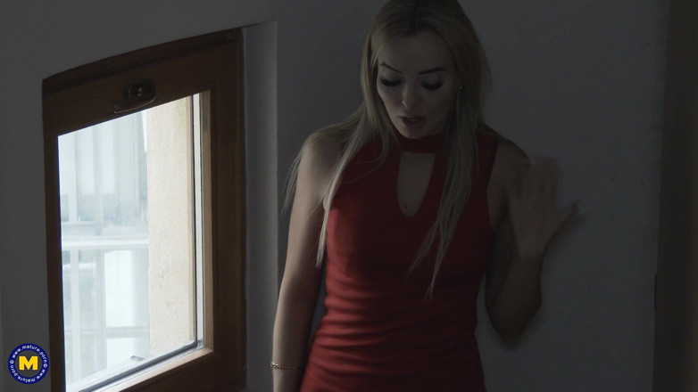 Mature NL: Hot Stepmom Turning Into a Zombie Stepmom and Fucking a...