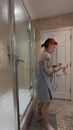 Bigtiddygoth: Your Goddess’s Shower - No Touching Allowed