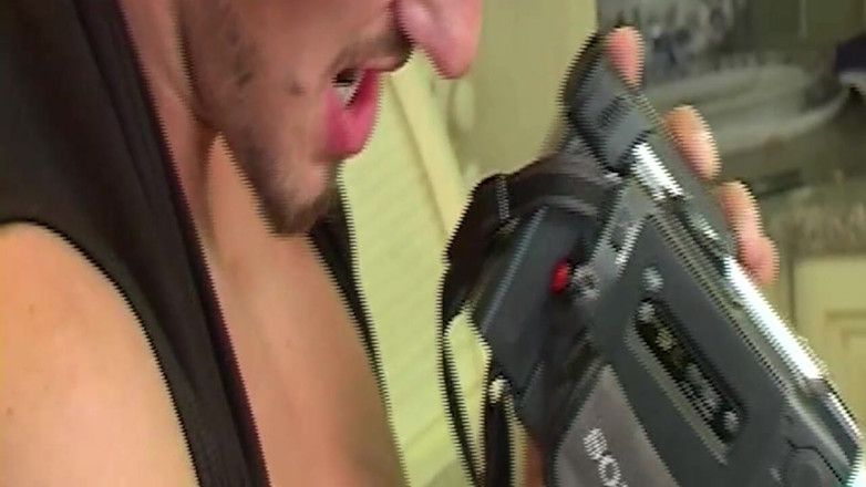 Bangora clips: Bruneta în lenjerie roșie are parte de anal cu o pulă...