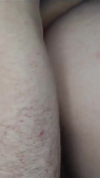 Šťavnatá MILFka dostala sladký creampie do její kundičky
