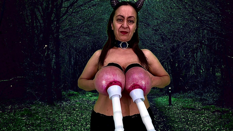 VeeVee Vixen: Muls de țâțe și ruj de biciuire Areola