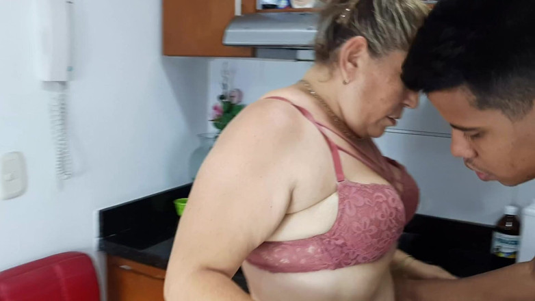 Miller Family: Seksualne spotkanie z mamuśką - uwielbia to, kiedy wkładam w nią...