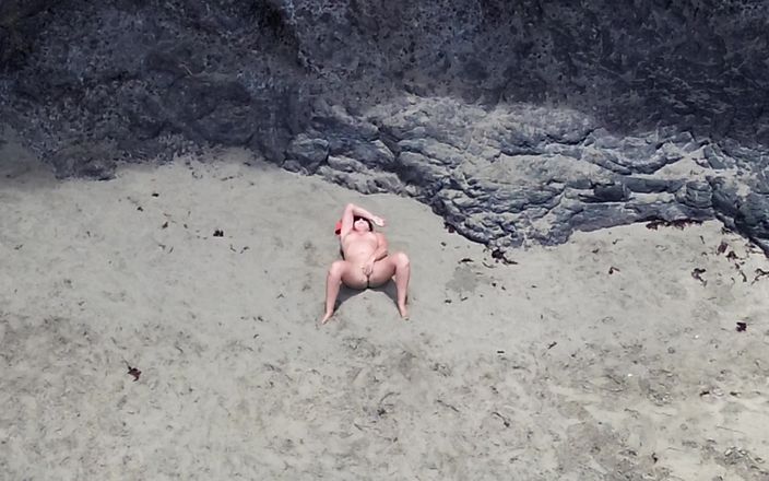 Emma Voyeur: Cewek cantik bugil di pantai - relaksasi erotis drone pov