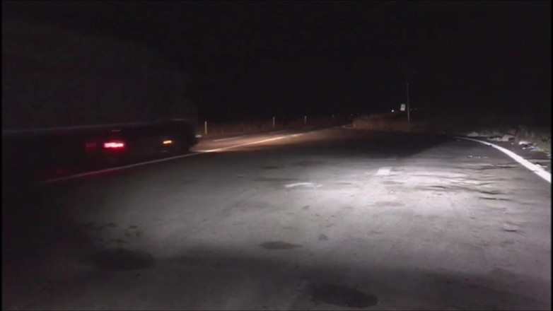 SusyTrav_AnalQueen: Puta caminhada fetiche vestido no acostamento da estrada quase nu