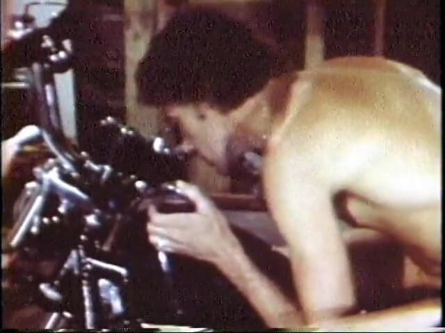 Gays Case: Stallone arrapato su una moto mentre si masturba il suo...
