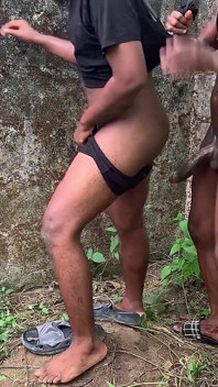Buig hem naar beneden en beuk in zijn rondborstige en cream het met mijn enorme harde pik in de bush