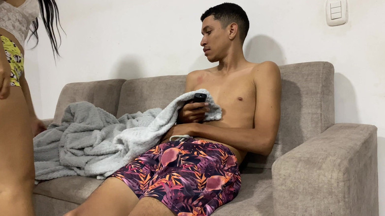 Yohamedi: Sora mea vitregă s-a descurcat prost cu iubitul ei la întâlnire și...