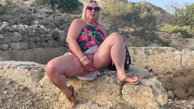 Lena Cox: Napalona żona na zewnątrz squirting masturbacja - nimfomanka żona prawdziwe orgazmy