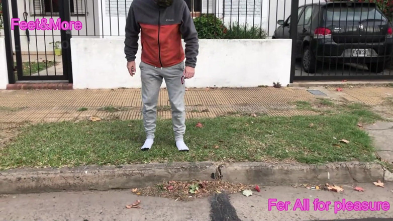 Fer All for pleasure: Fer Drives Barefoot