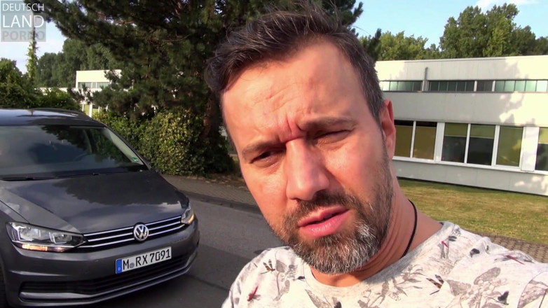 German Porn: kaar men bahut saara kamra hai - hani....