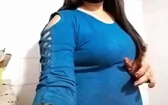 Lisa la bhabhi se fait dorloter la chatte
