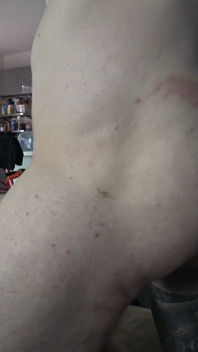 良いふしだらな女のように、彼女はお尻を差し出すので、私たちは彼女の肛門と精液を突き刺すことができます