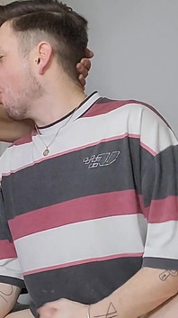 Nemohla jsem se zastavit v vyprázdnění mé 4denní nálože po celých jeho holých zadcích