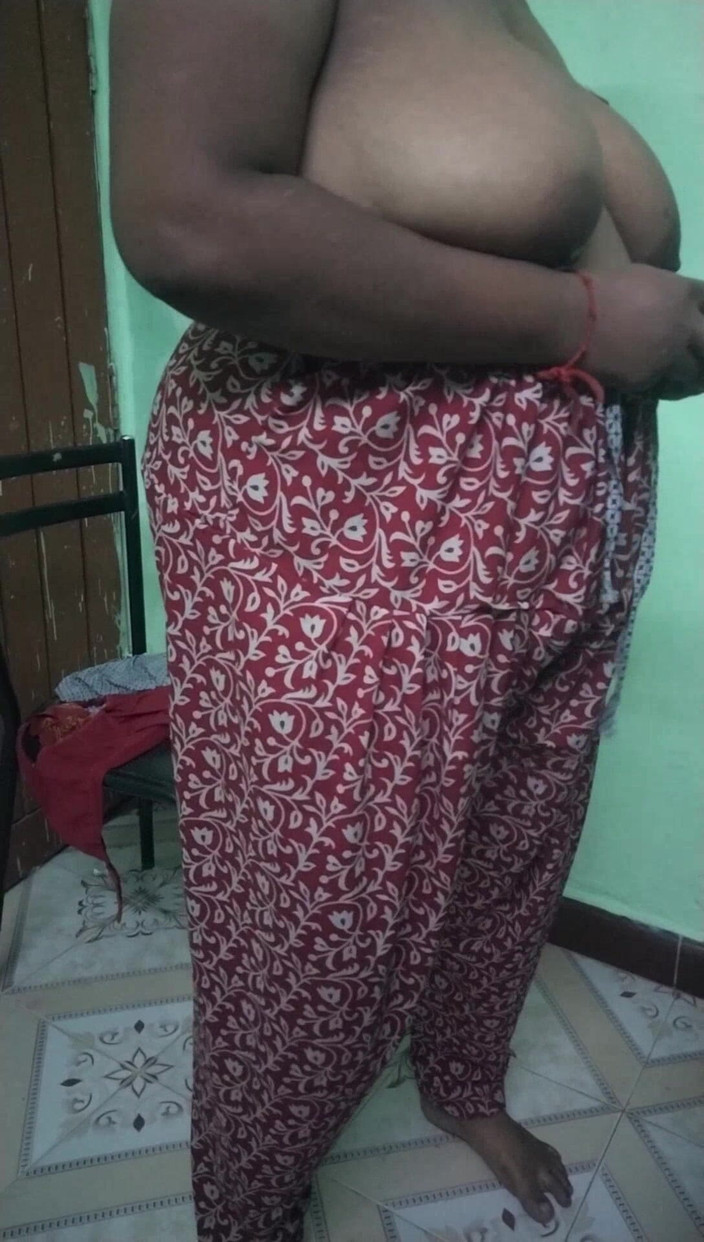 Tamil lesbian: Trois tatie en robe sexy dans ma chambre