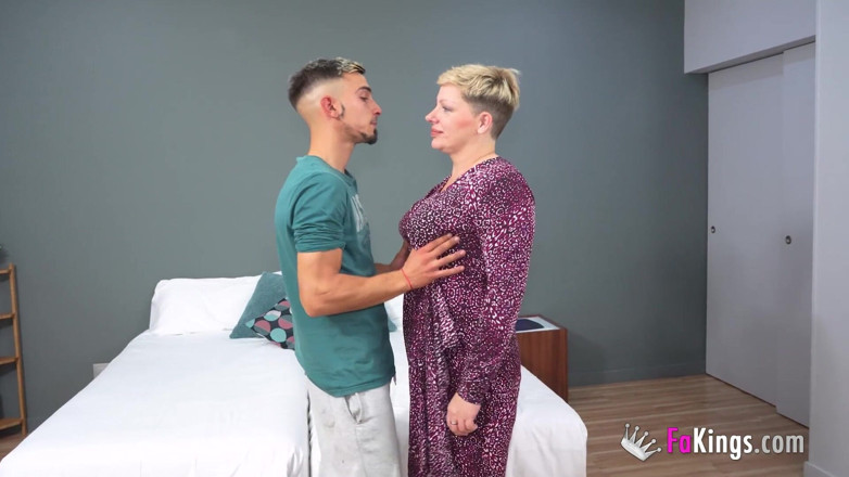 FAKings: La 40enne grassa matura sara duval ha divorziato e ha fame...