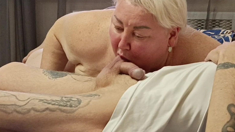 Zona901: सौतेली मम्मी की लंड चुसाई से वीर्य निकालना