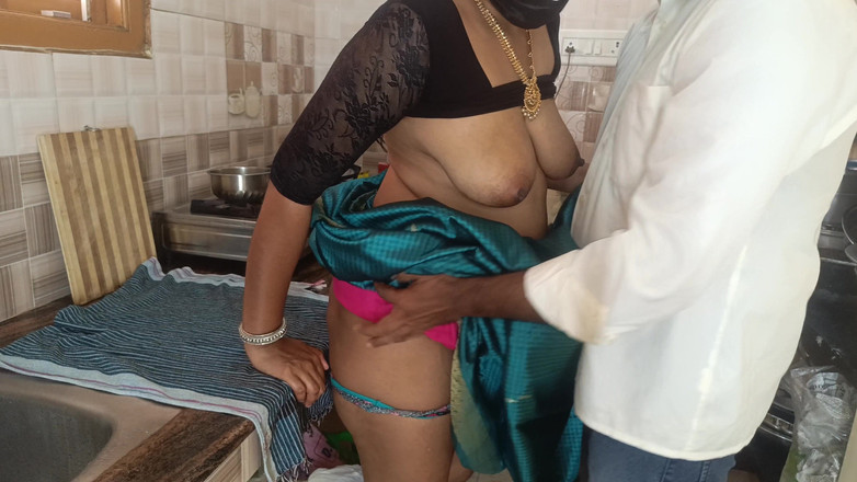 Wonder: 家庭主妇厨房操逼