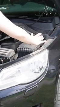 立ち往生した車の故障 - ホットな整備士に路上で激しくやられる!