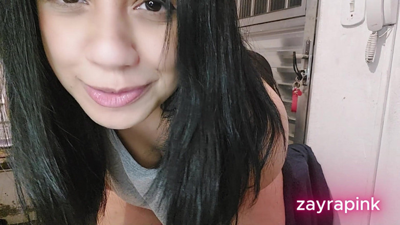 Zayra Pink: Brazilian besar Brunda menunggang menunjukkan pantatnya