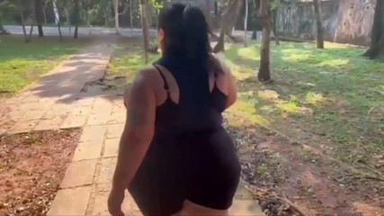 Mary Jhuana: Bbw và người đàn ông xăm mình nghịch ngợm ngoài trời