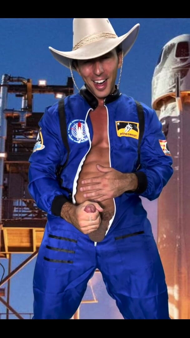 Reese Rideout: Космічний костюм дрочить