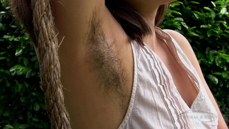 ATK Fans (Hairy): Faye laisse le vent souffler dans sa chatte moelleuse en...