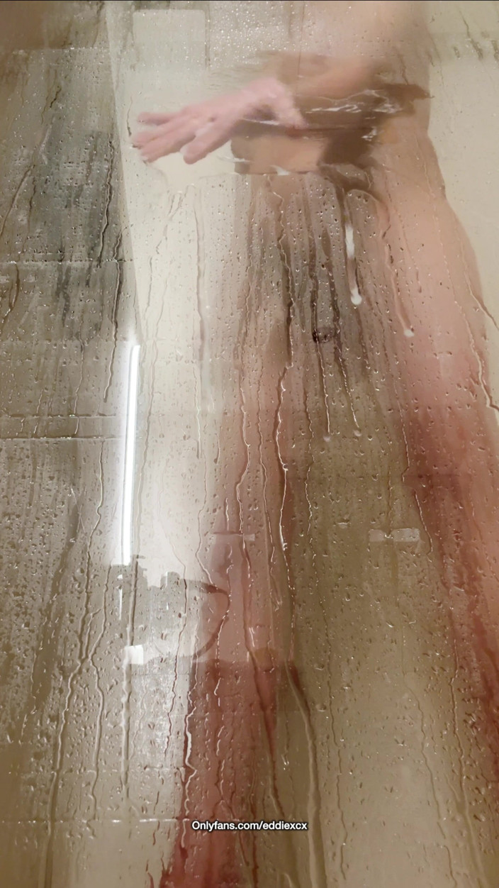 eddiexcxc: Twink sprchování