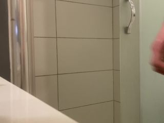 Hairy couple: Er kommt in meine dusche und fickt meine haarige fotze