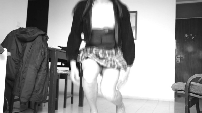 Voyager: Студентка демонструє всі свої принади.