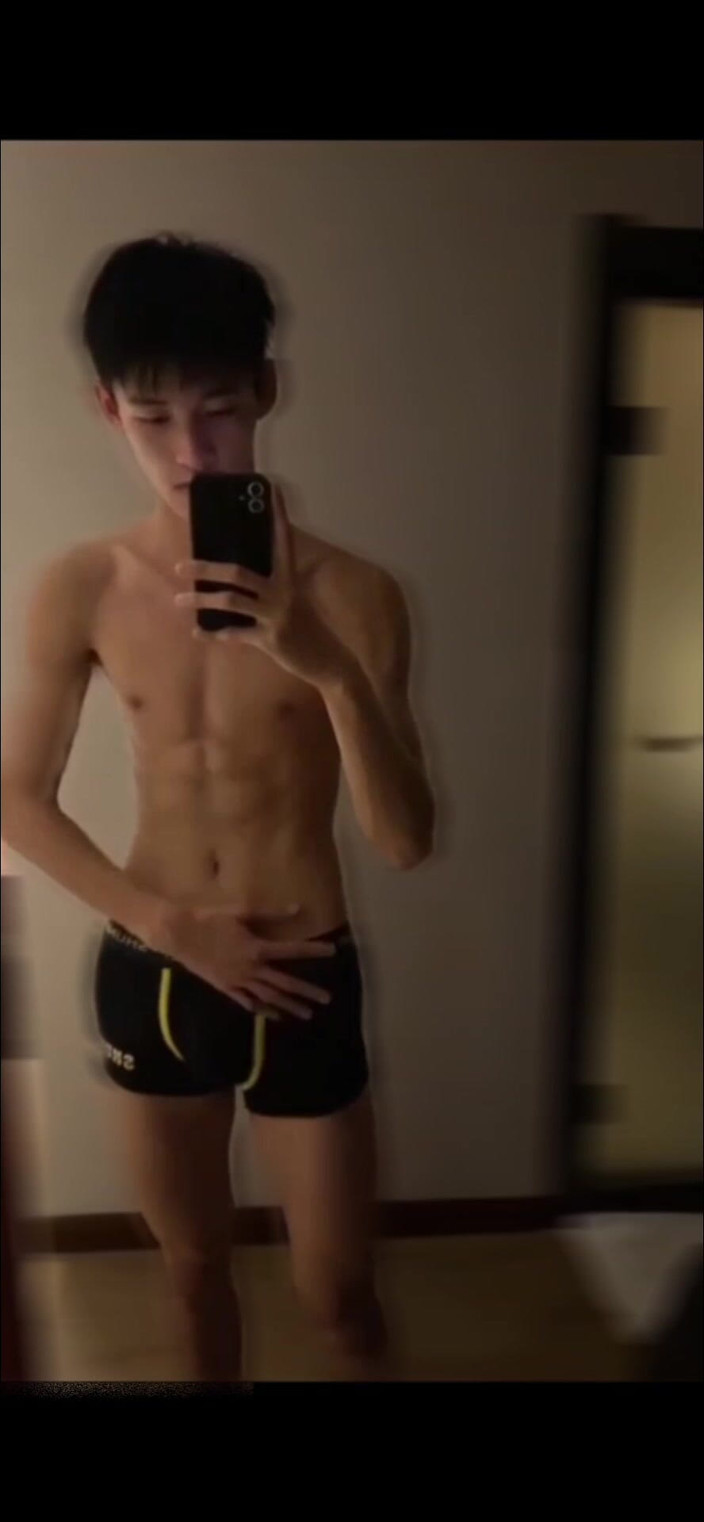 Louswee: Wet &amp; Wild, Finish Im Bett
