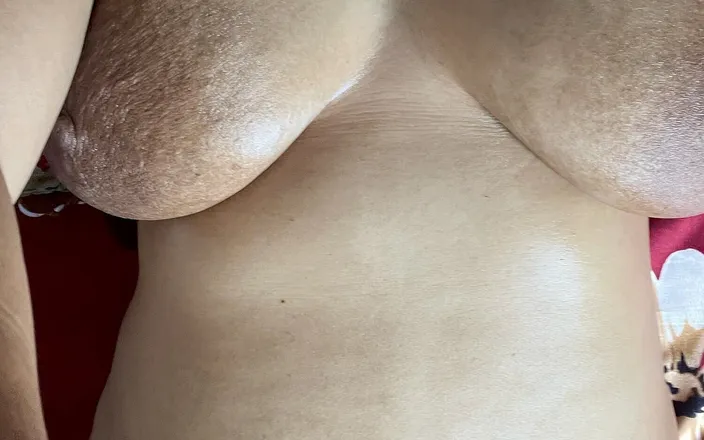 Vikingind: Oiled Natural Boobs