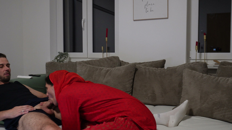 W33D PORN: Chica Musulmana Necesita Azúcar Para Su Silla