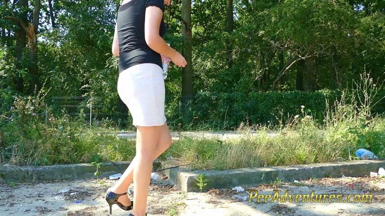 Pee Adventures: She is so excited about the meeting that she forgot...