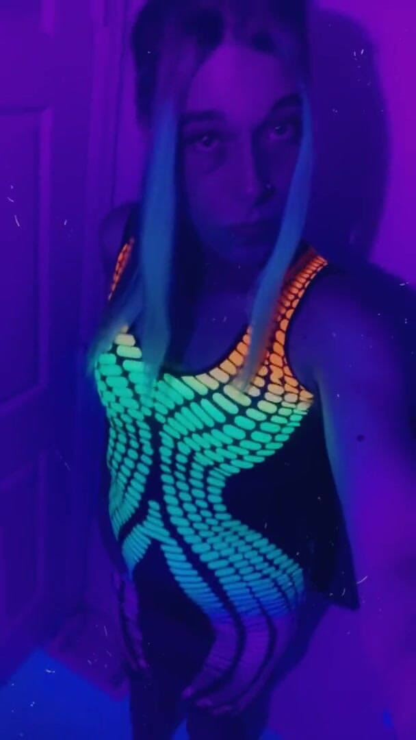 CarmenMelatonin: Párty dívka si chce hrát