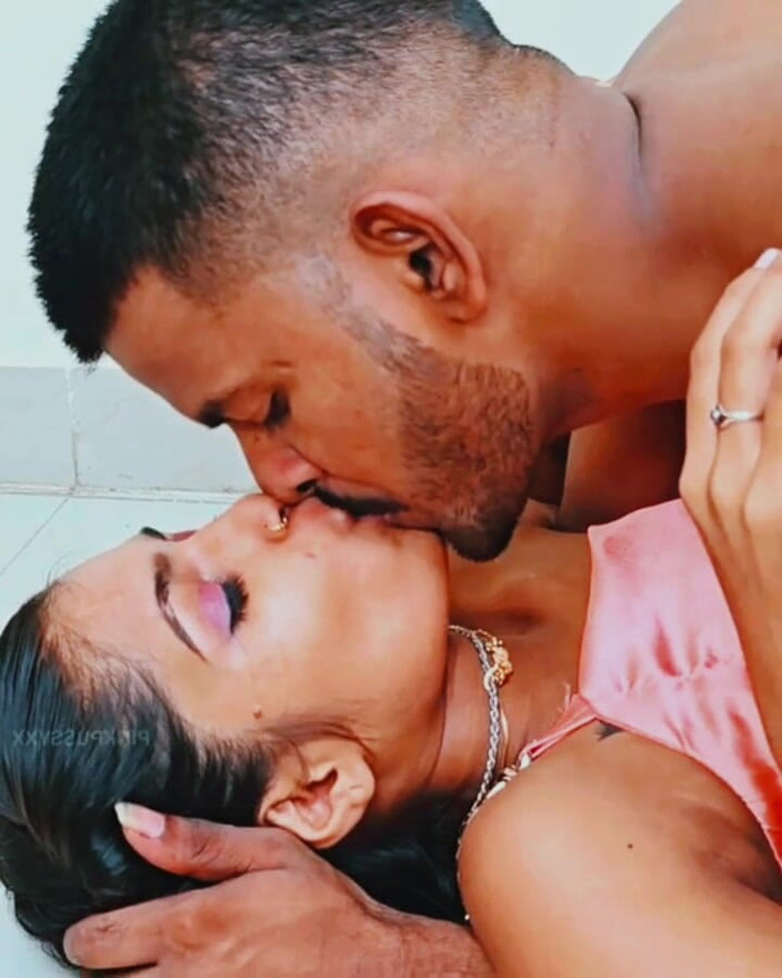 HOTKAMASUTRA: Sanjana și Aniket au făcut sex dur și au fost goale în camera...