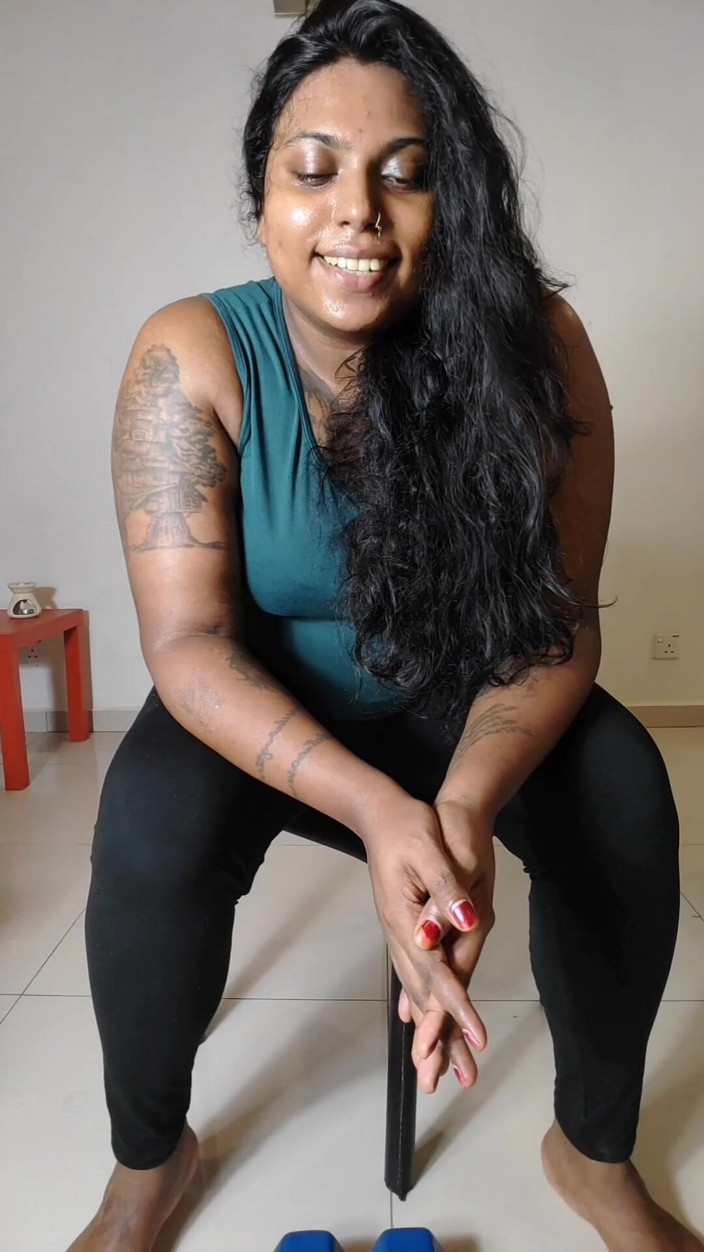 Ilariafajralilura: Ilaria Akka ต้องการหน้าคุณในรูตูดเหงื่อออกของเธอ