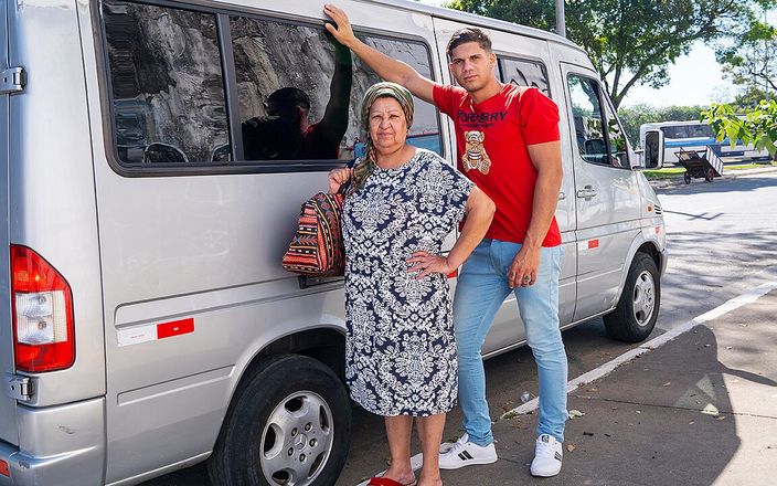 MaturePickup: Tlustá 73letá babička vyzvednutá na šukání zadku