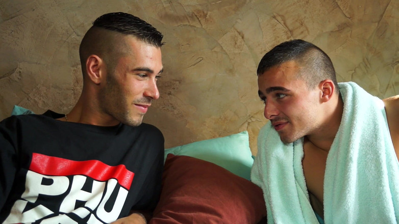 Menoboy: Jovem gay fode um cigano