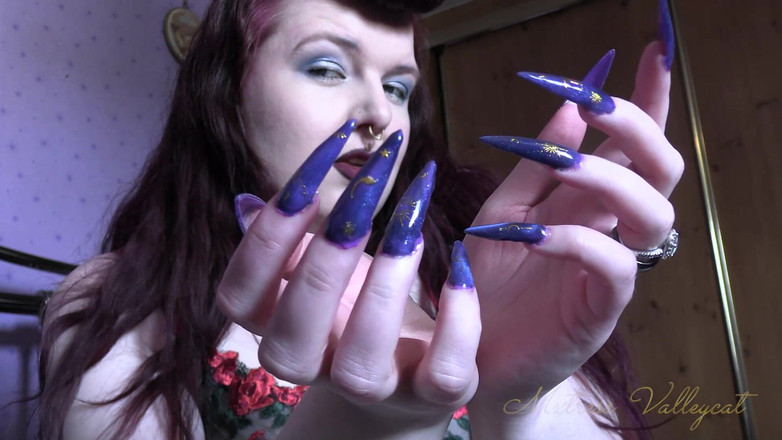 Mxtress Valleycat: पीड़ा के खगोलीय पंजे