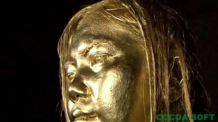 Cocoa Soft: Lukis seluruh tubuhmu dengan emas