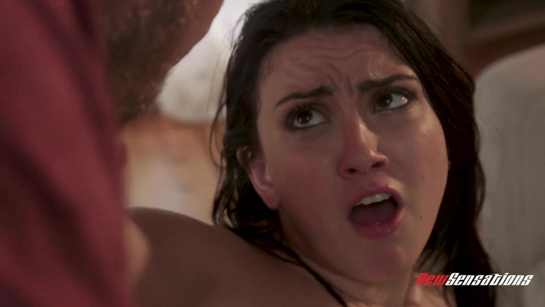 New Sensations: Mandy si fa maneggiare il suo culo succoso