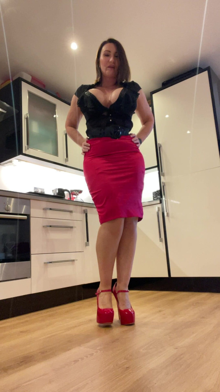 Sophie James: FFフルコントラストナイロンサテンフェチJOI