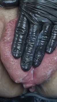 Orgasme multiple cremoase cu mamă sexy - labii uriașe cu pompare și masturbare