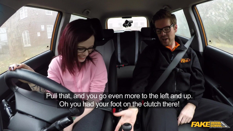 Fake Driving School: โรงเรียนสอนขับรถปลอม - Chloe Carter อเมริกันตัวเล็กซุกซนแก้ผ้าในรถกับ Ryan และขอเย็ดตูดอย่างแรง