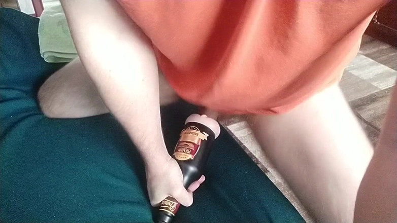 Hot guy solo: Model gay ngentot memeknya pakai mainan seks dan muncrat dua...