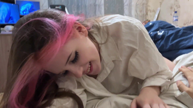 BubbleGum: ขายาวของสาวน่ารักสั่นเทิ้มจากควยร้อนแรง