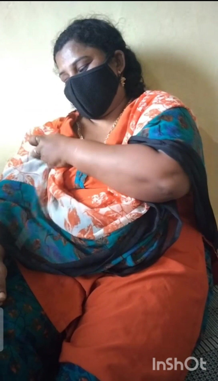 Priya aunty: Tamil Village Aunty Dirty Talking Nad Showing Her Body