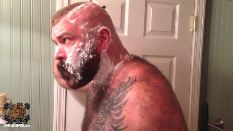 Muscle Bear Porn: Cạo lông gần gũi
