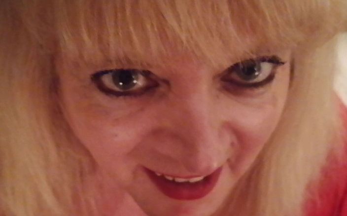 Nicola Hotwife: Nicola Pays Her Gardener in Kind